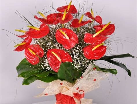 Aşkın Baş Tacı: Romantik Çiçek Aranjmanlarıyla Kalpleri Fethedin