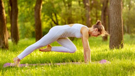 Yoga ve Şifalı Bitkilerin Buluşması: Zihninizi ve Bedeninizi Dengede Tutun